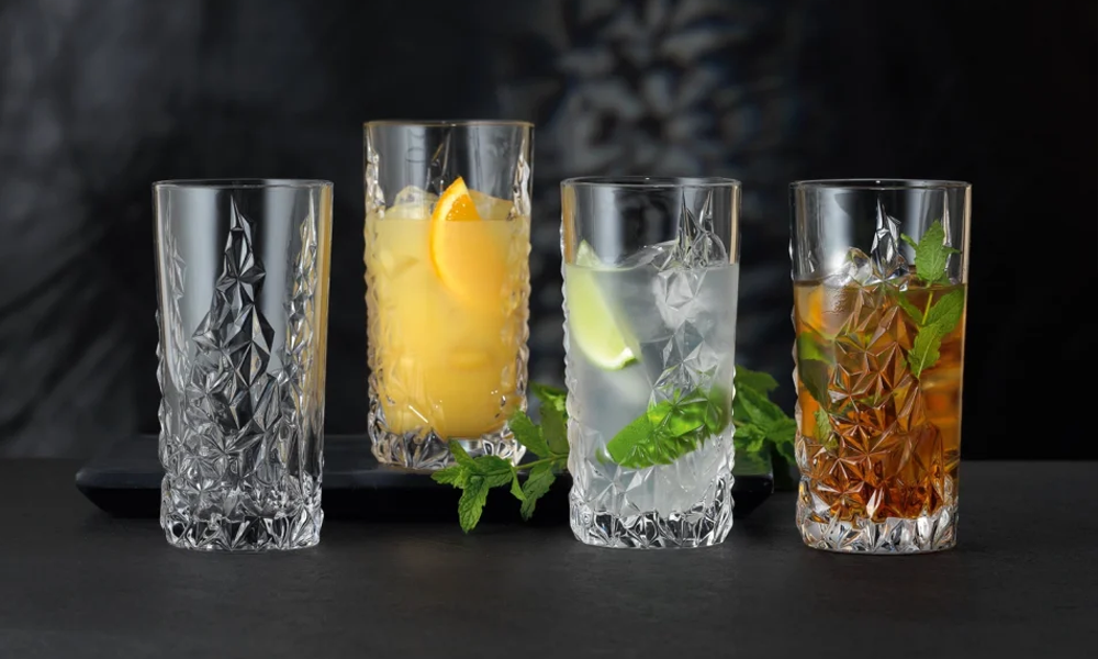 دنیای لیوانهای شیشهای دنیای لیوانهای شیشهای