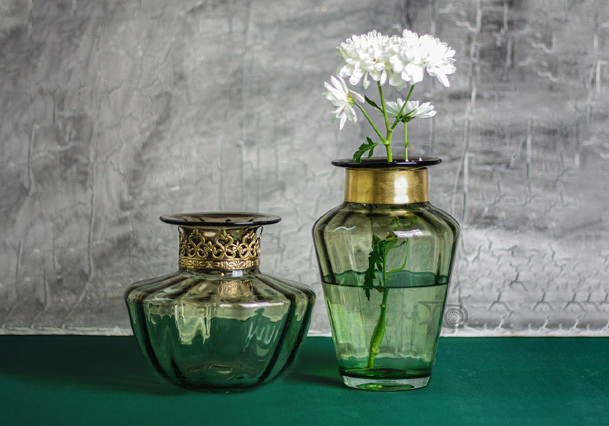 چطور به شکلی جذاب گلدان شیشه ای را به کار ببریم؟